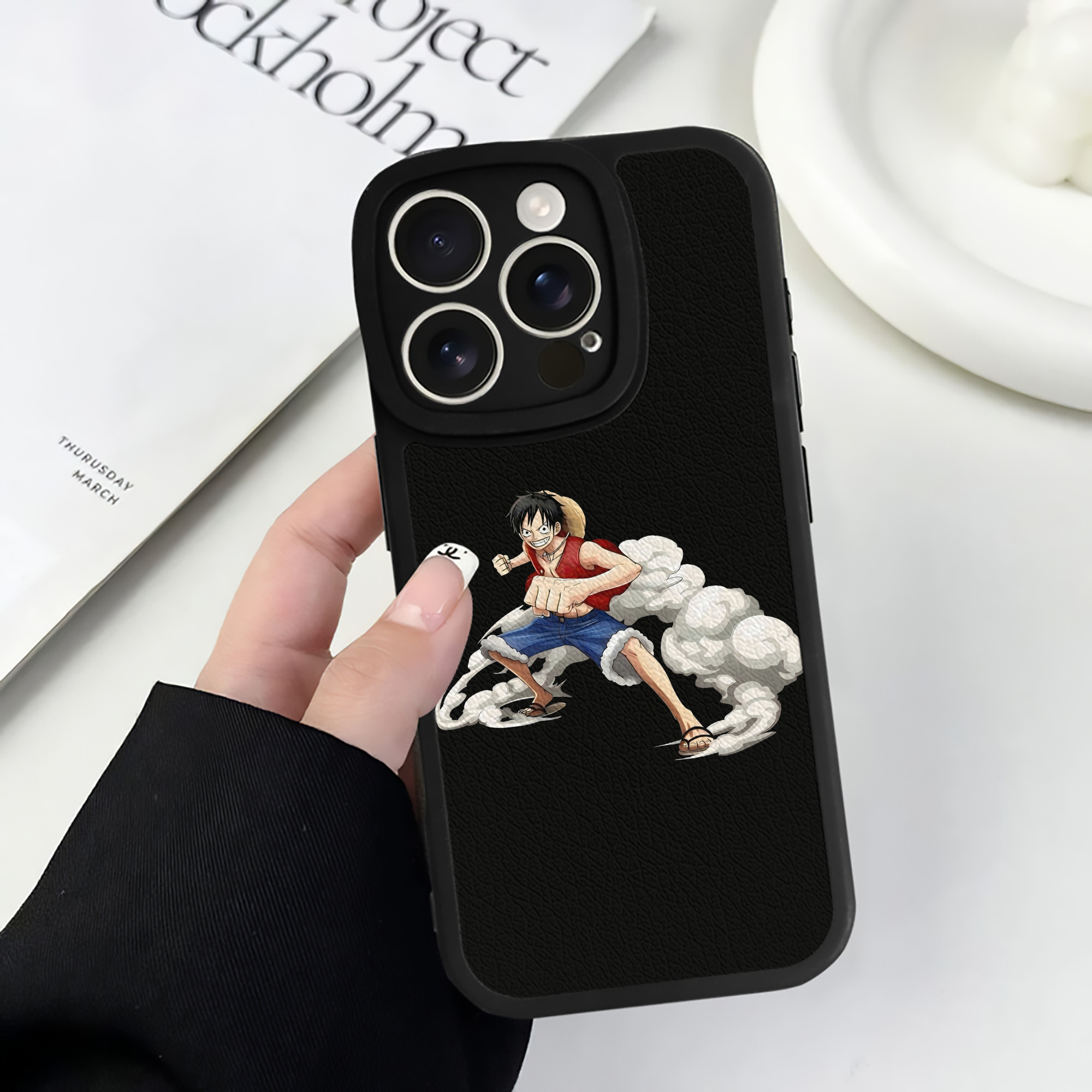 （画像用） ワンピース モンキー・D・ルフィ ONE PIECE Monkey D. Luffy 【iPhone 16シリーズ対応】シリコンスマホケース（レザー調） 材質：シリコン